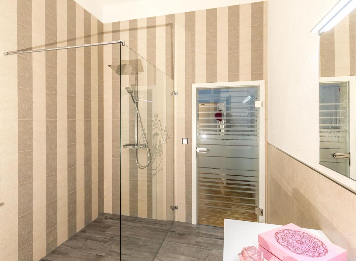 Schwarzwaldzimmer & Schwarzwald Design Apartment 로뜨바일 외부 사진